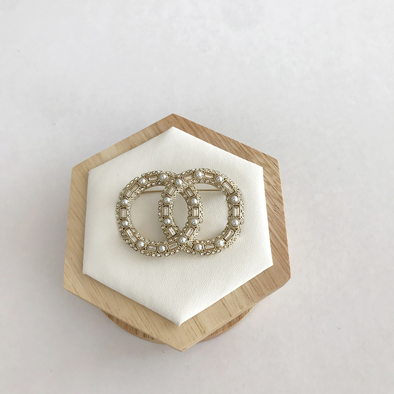 8 style Fashion Designer Brooch For Women Luxury Gold Jewelry Ladies Dress Accessory Pins Womens Breastpin Leency Brosche Letters
8 style Fashion Designer Brooch For Women Luxury Gold Jewelry Ladies Dress Accessory Pins Womens Breastpin Leency Brosche Letters