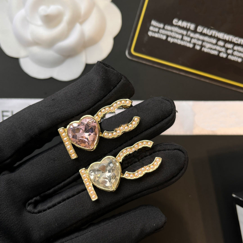 Womens Love Stamp Diamond Brooch 18K Gold Plated Jewelry White Pink Pin Couple Brooches Celtic Vintage Broochs Wedding party Dress Accessories Luxury Gift With Box
Womens Love Stamp Diamond Brooch 18K Gold Plated Jewelry White Pink Pin Couple Brooches Celtic Vintage Broochs Wedding party Dress Accessories Luxury Gift With Box