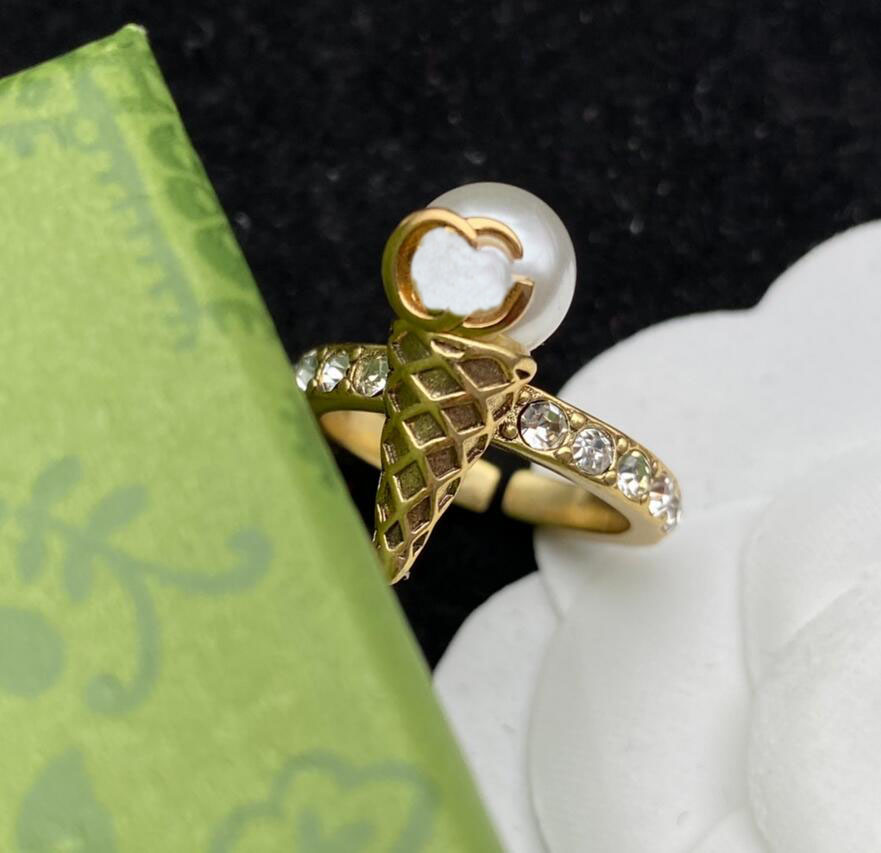 Fashion Pearl Double Letter Ring Bague Bijoux Designer Rings Jewelry Open Adjustable for Women Lady Couple Gift Rings With Box
Fashion Pearl Double Letter Ring Bague Bijoux Designer Rings Jewelry Open Adjustable for Women Lady Couple Gift Rings With Box