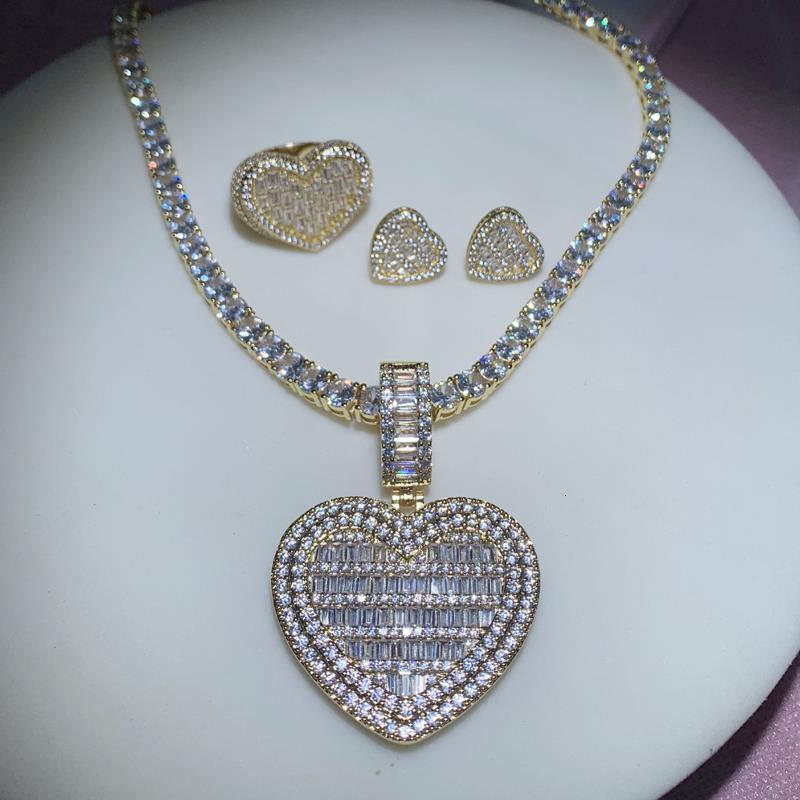 Pendant Necklaces In Stock Iced Out Bling Women Jewelry 5A White Cubic Zirconia Heart Shaped Pendant Necklace With Tennis Box Chain 230225