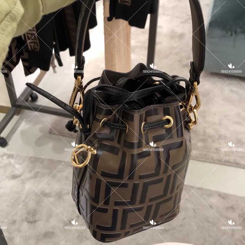 Brand Shoulder Bags for 2023 bucket mini one-shoulder portable messenger bag female New Quality Handbags Purses Female, Coffee print
Brand Shoulder Bags for 2023 bucket mini one-shoulder portable messenger bag female New Quality Handbags Purses Female, Coffee print