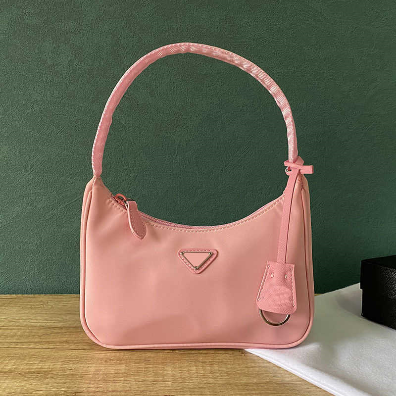 23s Body Cross bags Designer Fashion Refinement Triangle Meenger Bag Solid Color Simple Nylon tote Chain bag shoulder Luxury Brand Leisure Wallet Waist s top quality, 25
23s Body Cross bags Designer Fashion Refinement Triangle Meenger Bag Solid Color Simple Nylon tote Chain bag shoulder Luxury Brand Leisure Wallet Waist s top quality, 25