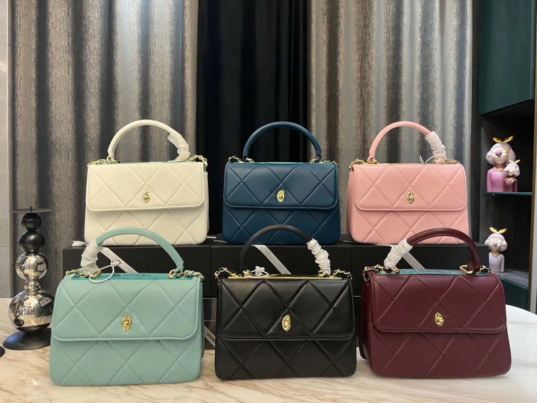 2023 designer womens crossbody tote wallet bag handbags purses luxury Stylish solid metal chain clamshell travel business party envelope single shoulder tote bags, Bubble bag
2023 designer womens crossbody tote wallet bag handbags purses luxury Stylish solid metal chain clamshell travel business party envelope single shoulder tote bags, Bubble bag