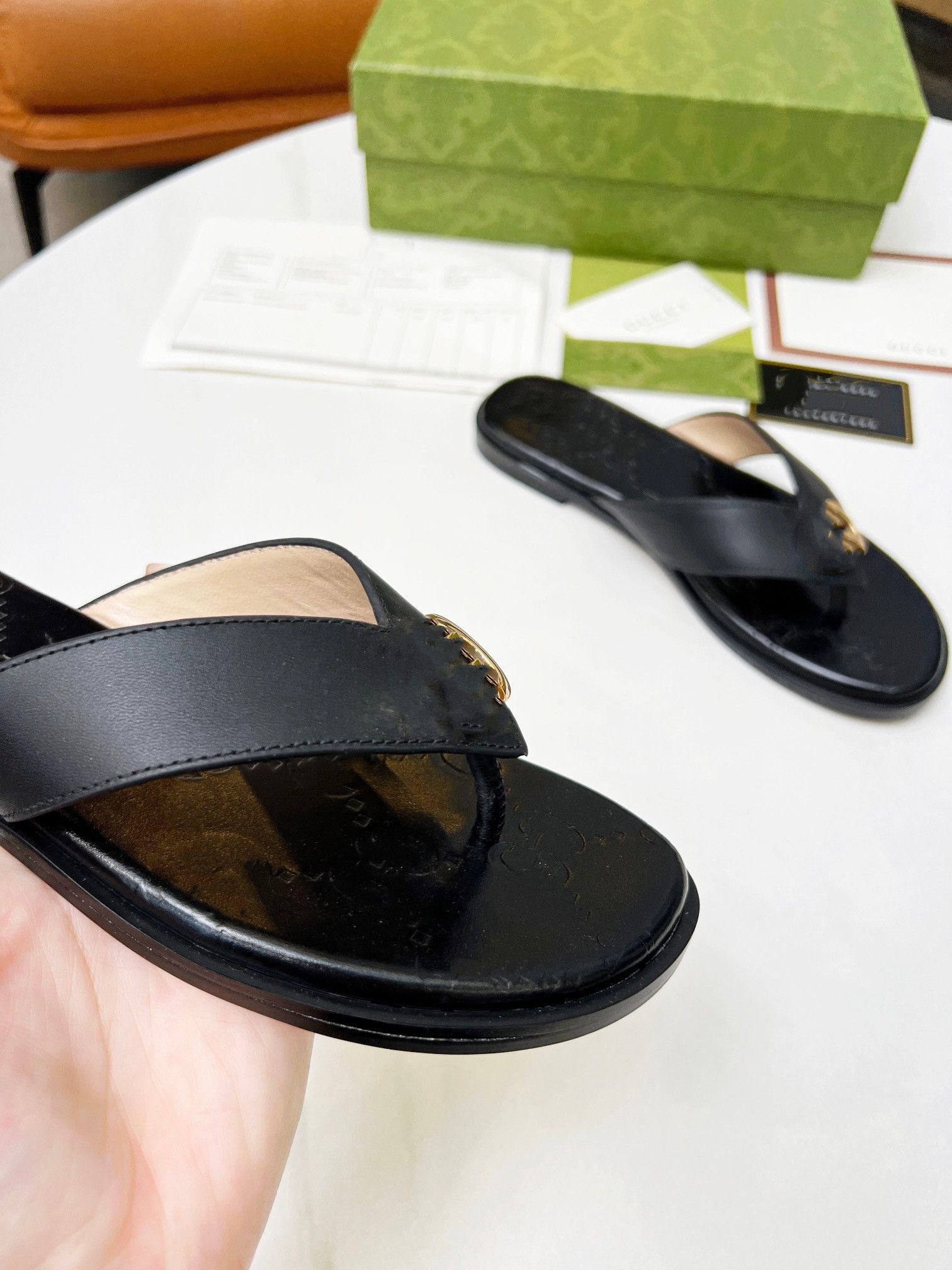 Women Slide Cork slippers Designer Shoes Luxury Slide Summer Fashion Wide Flat Slippery With Thick Beach Sandals Slipper Flip Flops Real leather size 35-43, White
Women Slide Cork slippers Designer Shoes Luxury Slide Summer Fashion Wide Flat Slippery With Thick Beach Sandals Slipper Flip Flops Real leather size 35-43, White