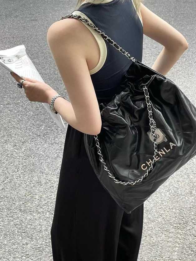 2023 New Crossbody Bags for Female Small Black Silver Leather Tote Large Capacity Single Shoulder Diamond Chain Bag Shoulder Handbag 50%off Sale, Black gold small
2023 New Crossbody Bags for Female Small Black Silver Leather Tote Large Capacity Single Shoulder Diamond Chain Bag Shoulder Handbag 50%off Sale, Black gold small