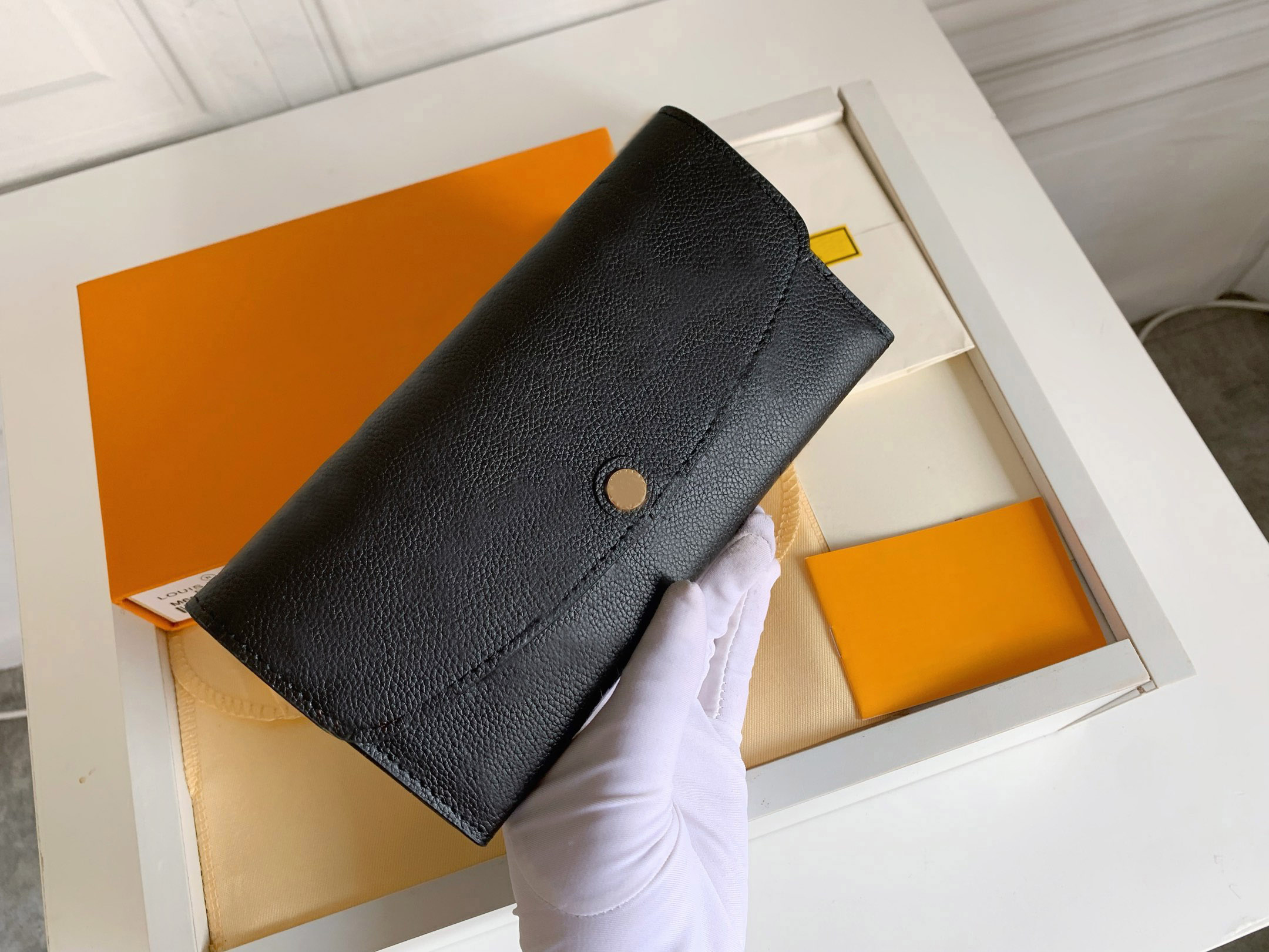 Fashion designer wallets luxury envelope purse womens clutch Highs quality embossed monogrames zipper coin purses ladies card holder original box dust bag #369, 62369#embossed monogrames
Fashion designer wallets luxury envelope purse womens clutch Highs quality embossed monogrames zipper coin purses ladies card holder original box dust bag #369, 62369#embossed monogrames