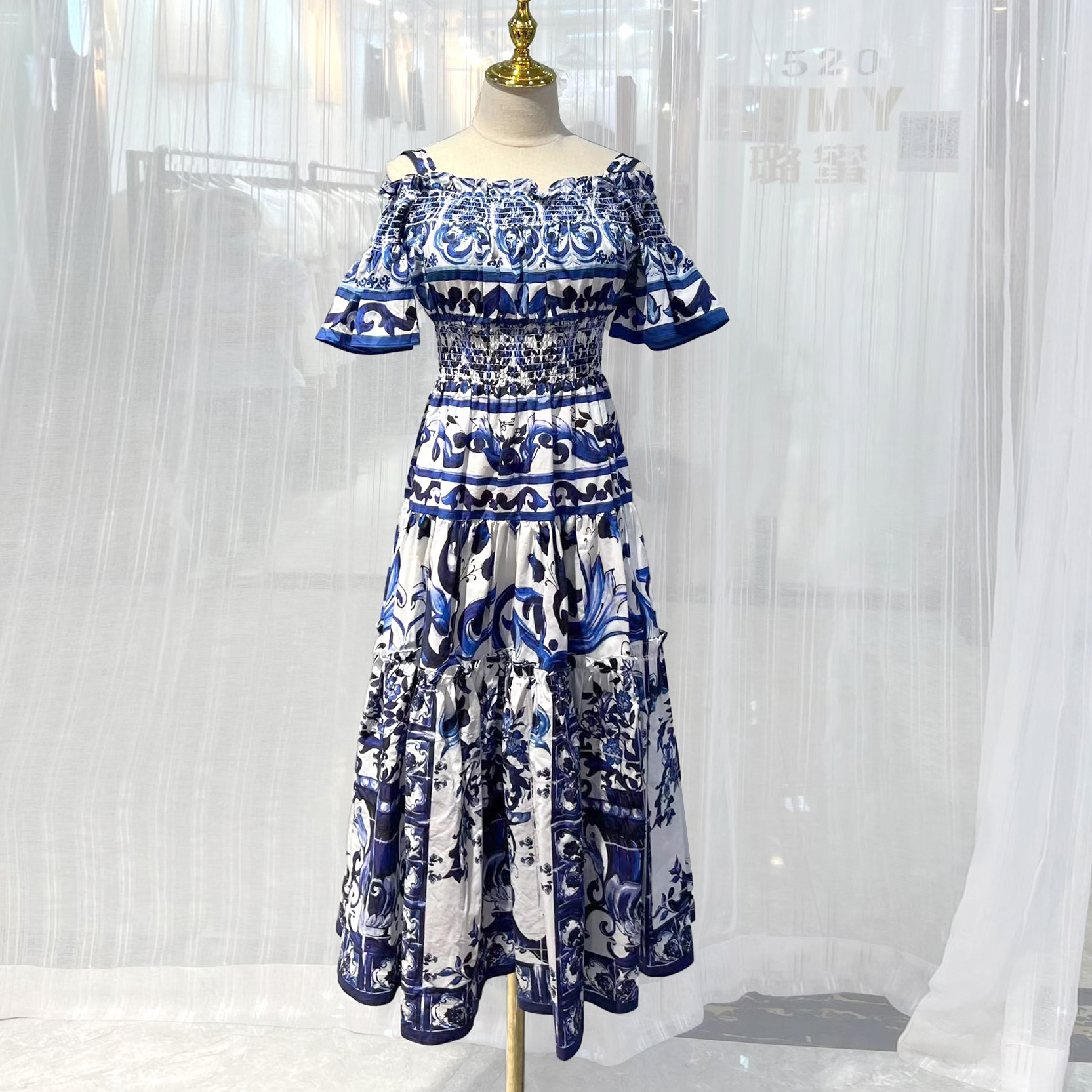 Fancy Dress Womens Blue And White Porcelain Printed Gathered Waist Slask Neck Bell Sleeve Midi Fit&Flare Cami Dress
Fancy Dress Womens Blue And White Porcelain Printed Gathered Waist Slask Neck Bell Sleeve Midi Fit&Flare Cami Dress