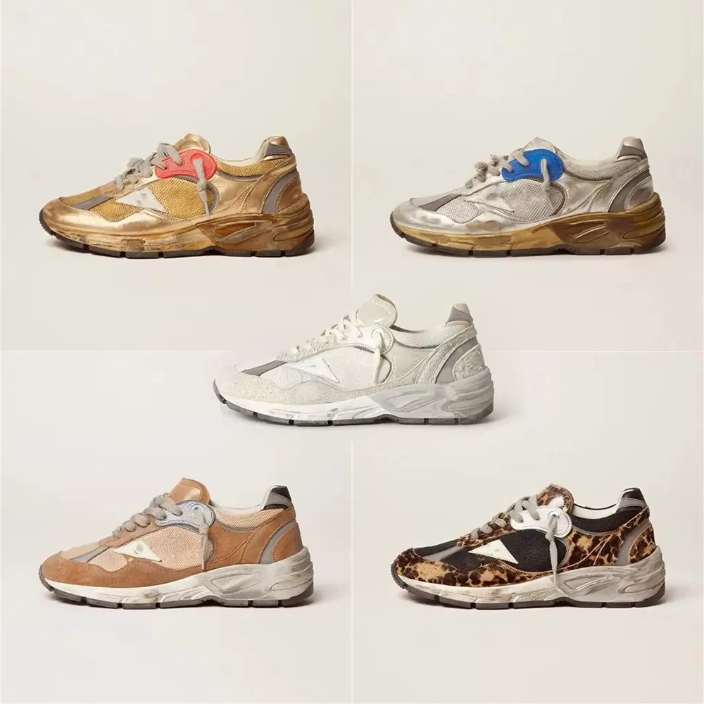 Italian Brand DAD-STAR Running Sole Golden Shoes For Designer Do-old Dirty Sneakers With Mid Slide Star Leopard Suede Mixed Leather Graffiti Casual Shoe With Men Women
Italian Brand DAD-STAR Running Sole Golden Shoes For Designer Do-old Dirty Sneakers With Mid Slide Star Leopard Suede Mixed Leather Graffiti Casual Shoe With Men Women