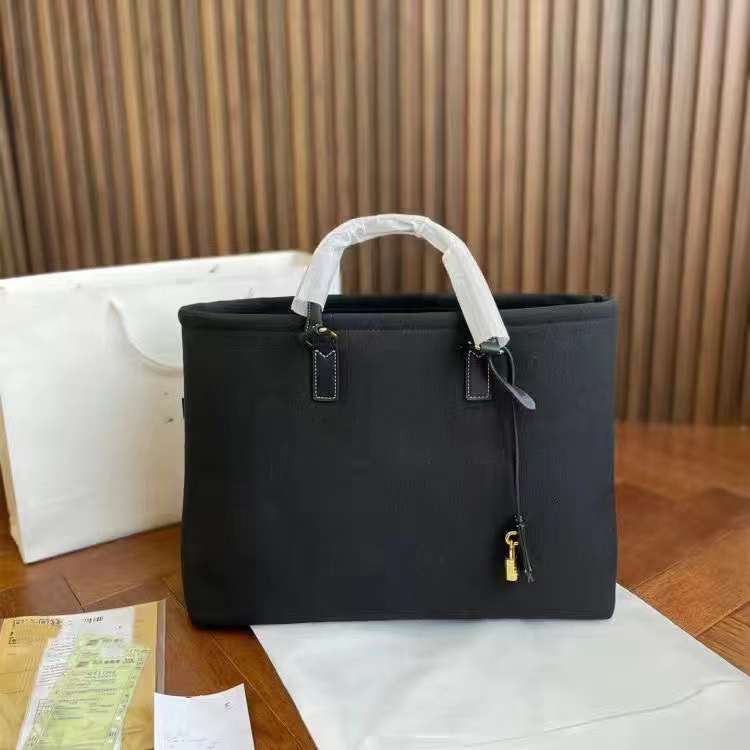 Cross Body bags Women Designer Luxury Shoulder bag Handbags Lady bag Large tote Fashion Claic tapered end Leather bag Heart-shaped top quality
Cross Body bags Women Designer Luxury Shoulder bag Handbags Lady bag Large tote Fashion Claic tapered end Leather bag Heart-shaped top quality