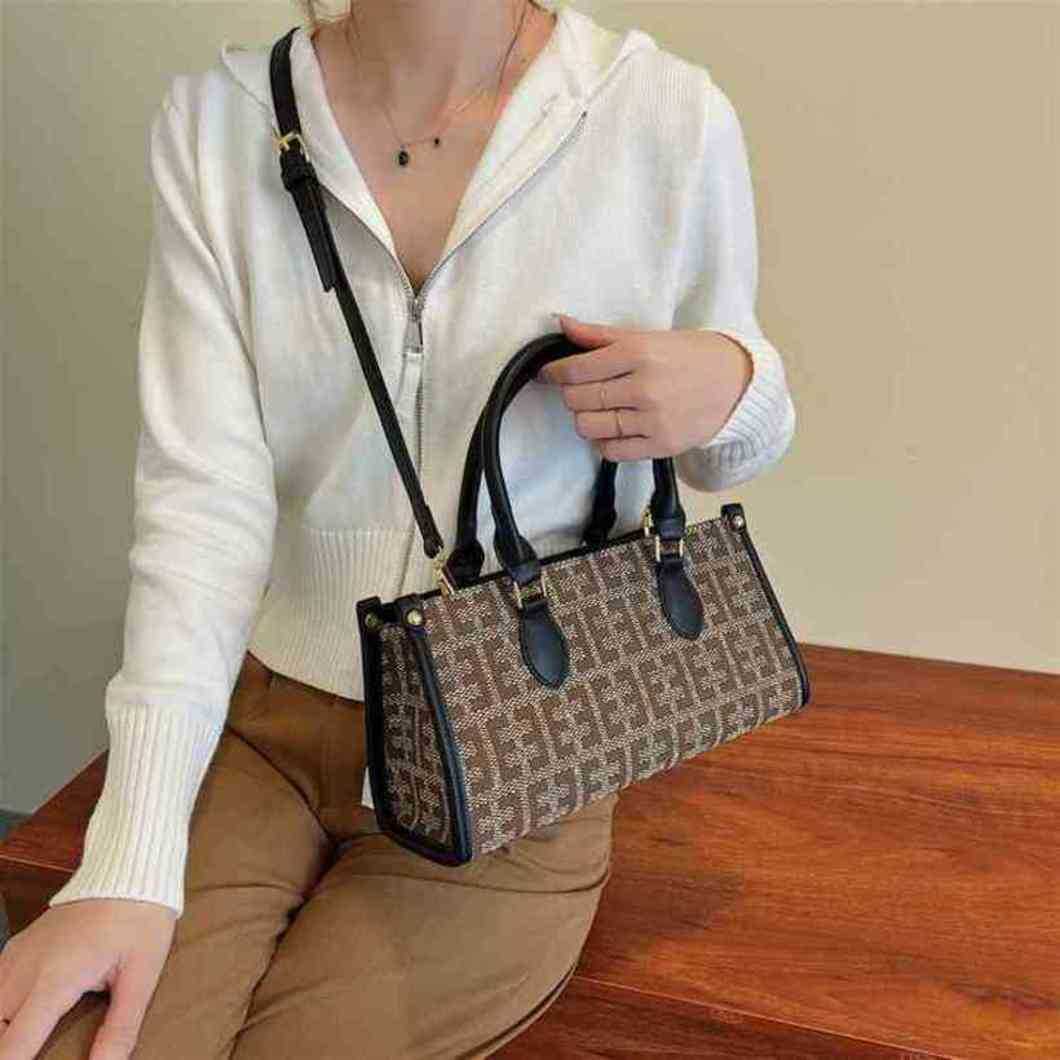 New fashion bag wholesale market print autumn tide ins fashionable and simple portable ToteHigh, Black4
New fashion bag wholesale market print autumn tide ins fashionable and simple portable ToteHigh, Black4