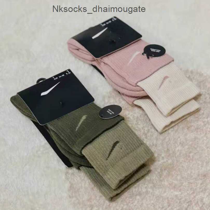 Luxury Fashion Men's Socks Women's Hook Brand Stockings Designers Fake Two Pairs Splicing High Tube Women Men Sports Yoga Breathable Stocking Couple's Sock I5e0, Long tube 6
Luxury Fashion Men's Socks Women's Hook Brand Stockings Designers Fake Two Pairs Splicing High Tube Women Men Sports Yoga Breathable Stocking Couple's Sock I5e0, Long tube 6