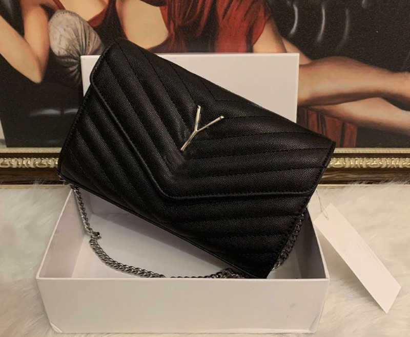 Shoulder Bags designer bag Women Bags Handbags tote bags luxury brand black channel bag calfskin classic diagonal stripes quilted flap medium cross, Red & gold
Shoulder Bags designer bag Women Bags Handbags tote bags luxury brand black channel bag calfskin classic diagonal stripes quilted flap medium cross, Red & gold