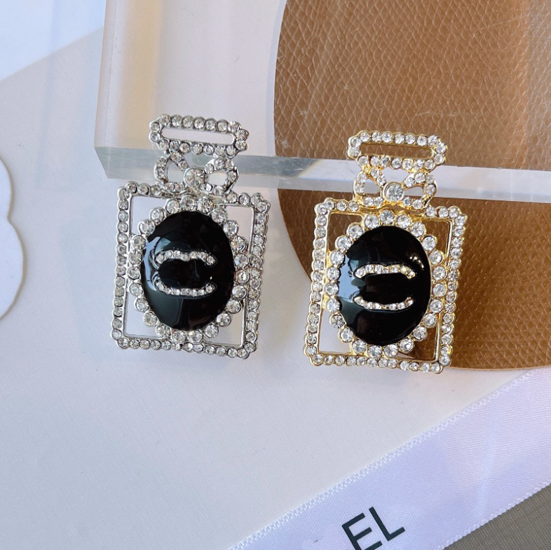 Brand Desinger Love Stamp Brooches 18K Gold 925 Sliver Plated Jewelry Pin Diamond Brooc Celtic Vintage Broochs Womens Wedding party Dress Accessories Gift With Box
Brand Desinger Love Stamp Brooches 18K Gold 925 Sliver Plated Jewelry Pin Diamond Brooc Celtic Vintage Broochs Womens Wedding party Dress Accessories Gift With Box