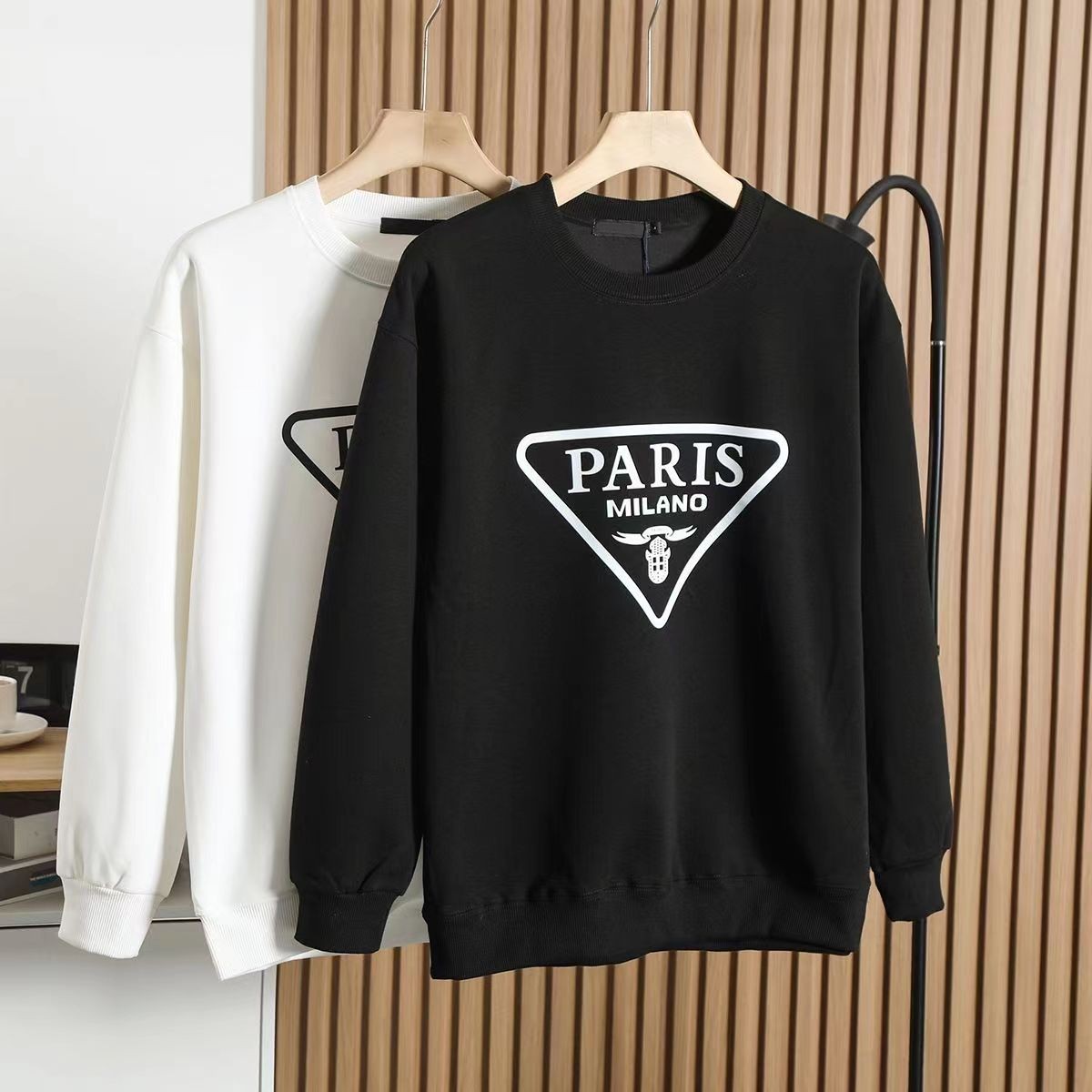 Mens designer hoodie sweatshirt white hoodies Sweatshirts Hooded sweater Women Designers hoody pure cotton autumn and winter loose letter printed top polo hoodie
Mens designer hoodie sweatshirt white hoodies Sweatshirts Hooded sweater Women Designers hoody pure cotton autumn and winter loose letter printed top polo hoodie