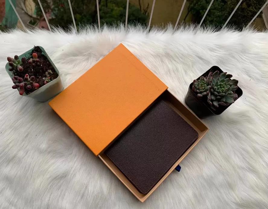 PASSPORT COVER Men's Designer Card Holder Womens Fashion Passport Protection Case Trendy Credit Card Holder Mens Wallet Brown Iconic Canvas 760181