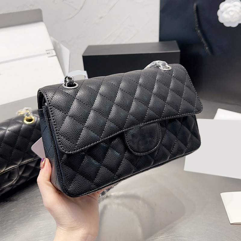 23cm Womens Medium Caviar Leather Quilted Bags Classic Double Flap Purse Gold/Silver Metal Hardware Matelasse Chain Crossbody Shoulder Handbags Pochette Pocket, Box
23cm Womens Medium Caviar Leather Quilted Bags Classic Double Flap Purse Gold/Silver Metal Hardware Matelasse Chain Crossbody Shoulder Handbags Pochette Pocket, Box