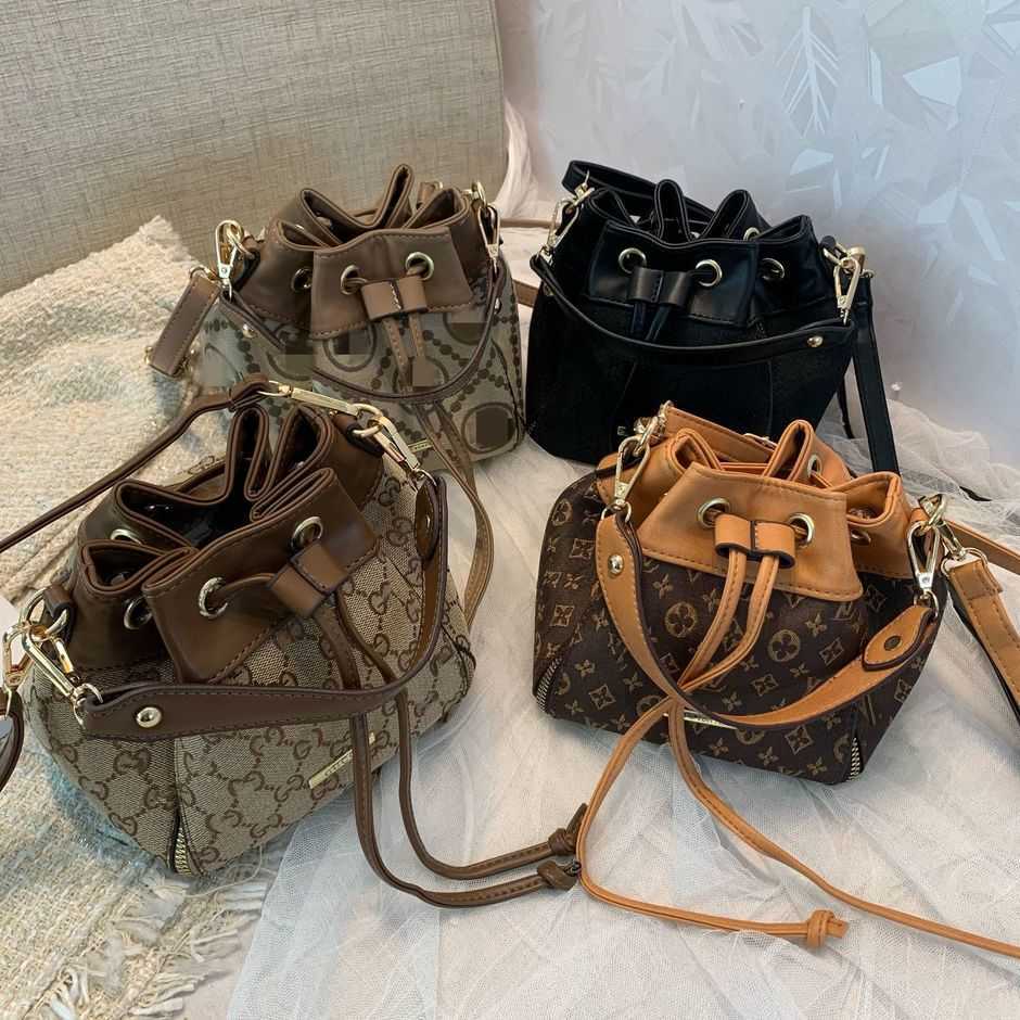 2023 New Luxury High Quality Fashion Bag new portable temperament women's handbag printed foreign style bucket trendyHigh, Brown flower
2023 New Luxury High Quality Fashion Bag new portable temperament women's handbag printed foreign style bucket trendyHigh, Brown flower