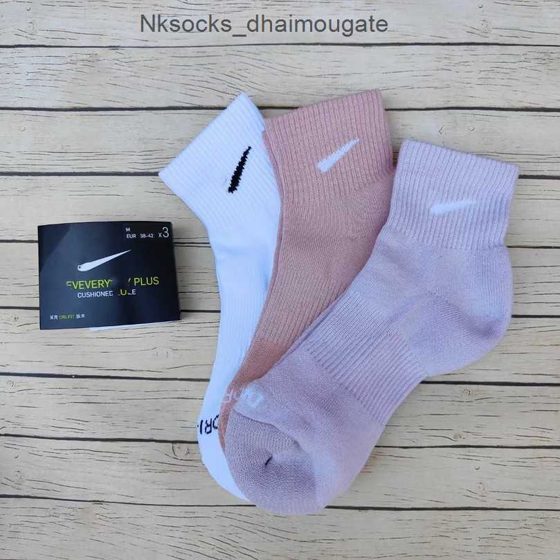 Classic Fashion Men's Socks Women's Hook Brand Stockings Designers Men Women Couple's Colorful Cotton Stocking Medium Long Tube Yoga Sports Breathable Sock Naj5
Classic Fashion Men's Socks Women's Hook Brand Stockings Designers Men Women Couple's Colorful Cotton Stocking Medium Long Tube Yoga Sports Breathable Sock Naj5