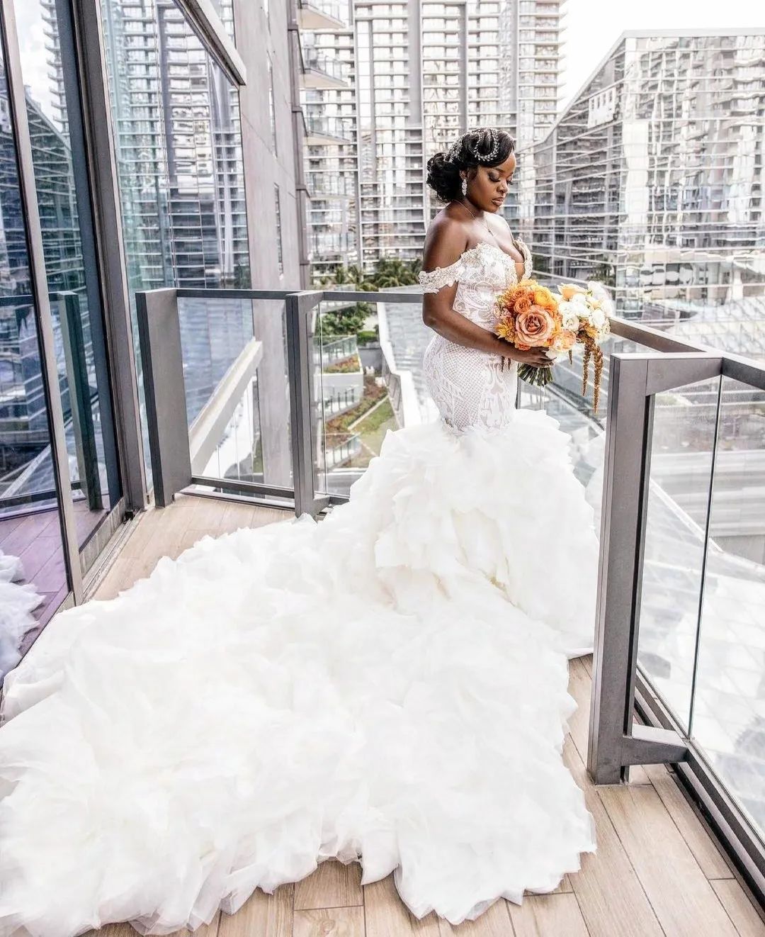 Ivory Plus Size Mermaid Wedding Dresses Beaded Bridal Gowns Lace Ruffled Tiered Train Off The Shoulder Necke Organza Vestido De Novia