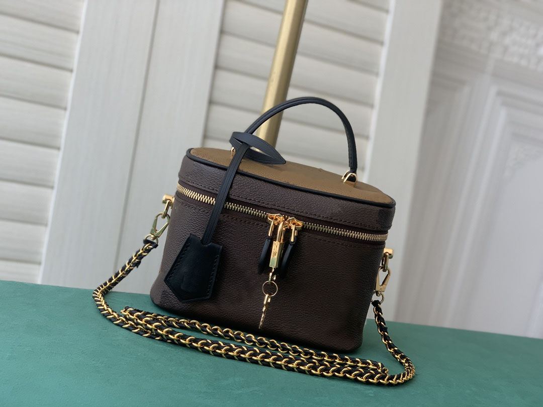luxury crossbody bags Handbag Makeups mini NICE VANITY Cosmetic Designer Makeup for Women Toiletry Pouch Sac a main Travel miss Embossed flower Shoulder bag 45165
luxury crossbody bags Handbag Makeups mini NICE VANITY Cosmetic Designer Makeup for Women Toiletry Pouch Sac a main Travel miss Embossed flower Shoulder bag 45165
