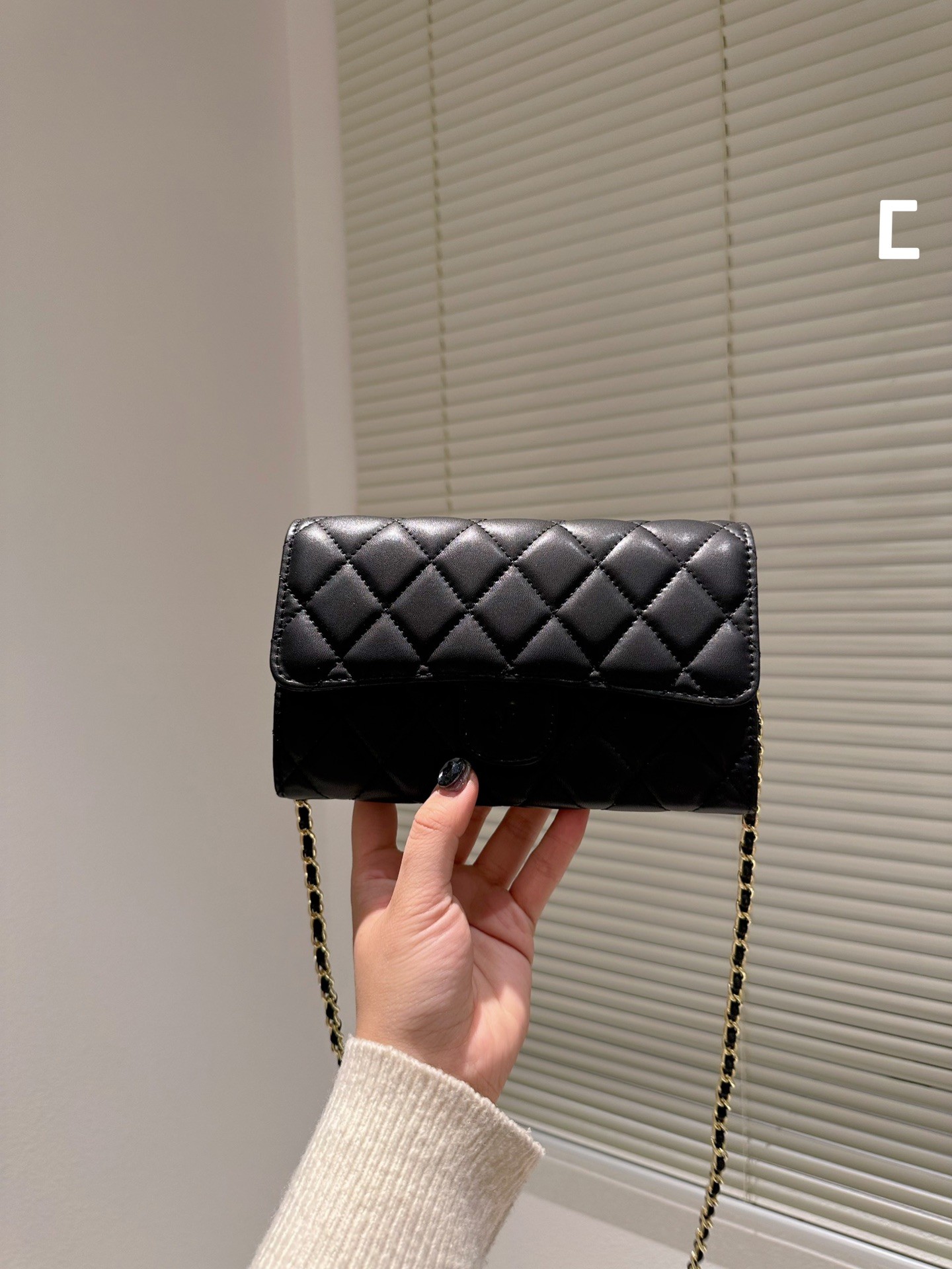 Lazy and lovely new mobile phone bag