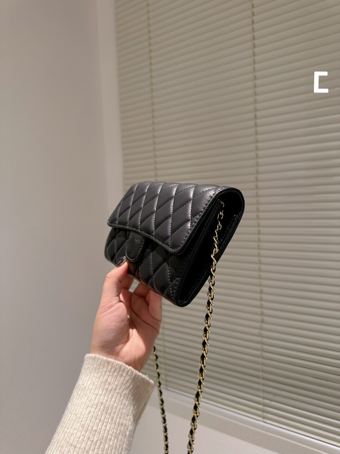 Lazy and lovely new mobile phone bag