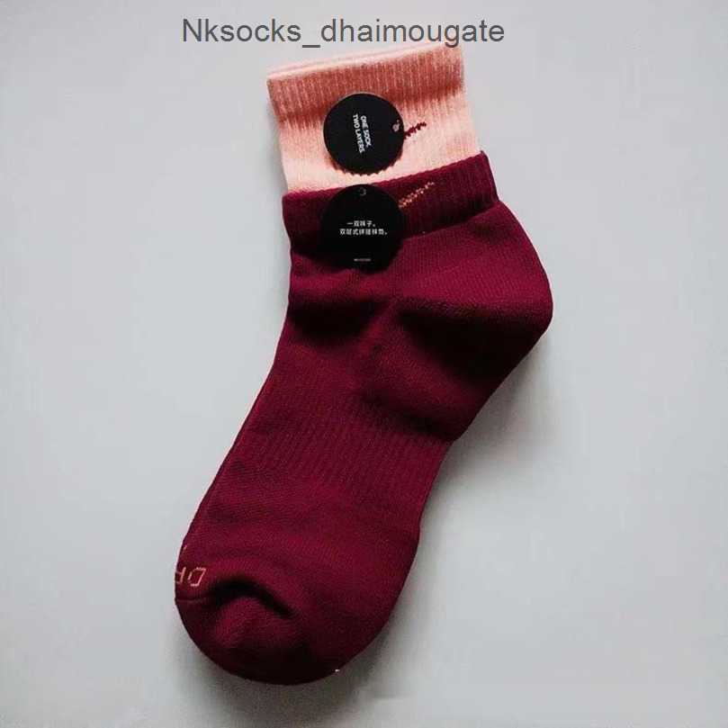 Luxury Men's Fashion Socks Women's Hook Brand Stockings Designers Fake Two Pairs Splicing Women Men Sports Yoga Breathable Stocking Couple's Basketball Sock 7a39, Medium cylinder 5
Luxury Men's Fashion Socks Women's Hook Brand Stockings Designers Fake Two Pairs Splicing Women Men Sports Yoga Breathable Stocking Couple's Basketball Sock 7a39, Medium cylinder 5