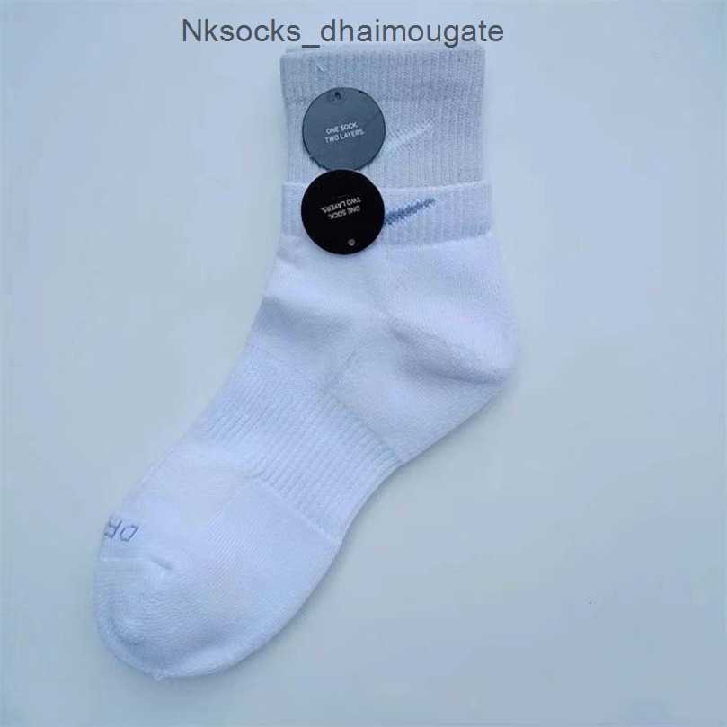 Fashion Luxury Men's Socks Women's Hook Brand Stockings Designers Fake Two Pairs Splicing Women Men Sports Yoga Breathable Stocking Couple's Basketball Sock Mbzo, Medium cylinder 5
Fashion Luxury Men's Socks Women's Hook Brand Stockings Designers Fake Two Pairs Splicing Women Men Sports Yoga Breathable Stocking Couple's Basketball Sock Mbzo, Medium cylinder 5