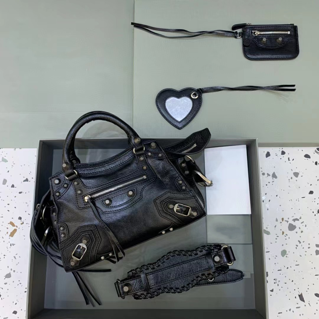 Women's bag high-end quality simple fashion casual shoulder bag Model number 638515
Women's bag high-end quality simple fashion casual shoulder bag Model number 638515
