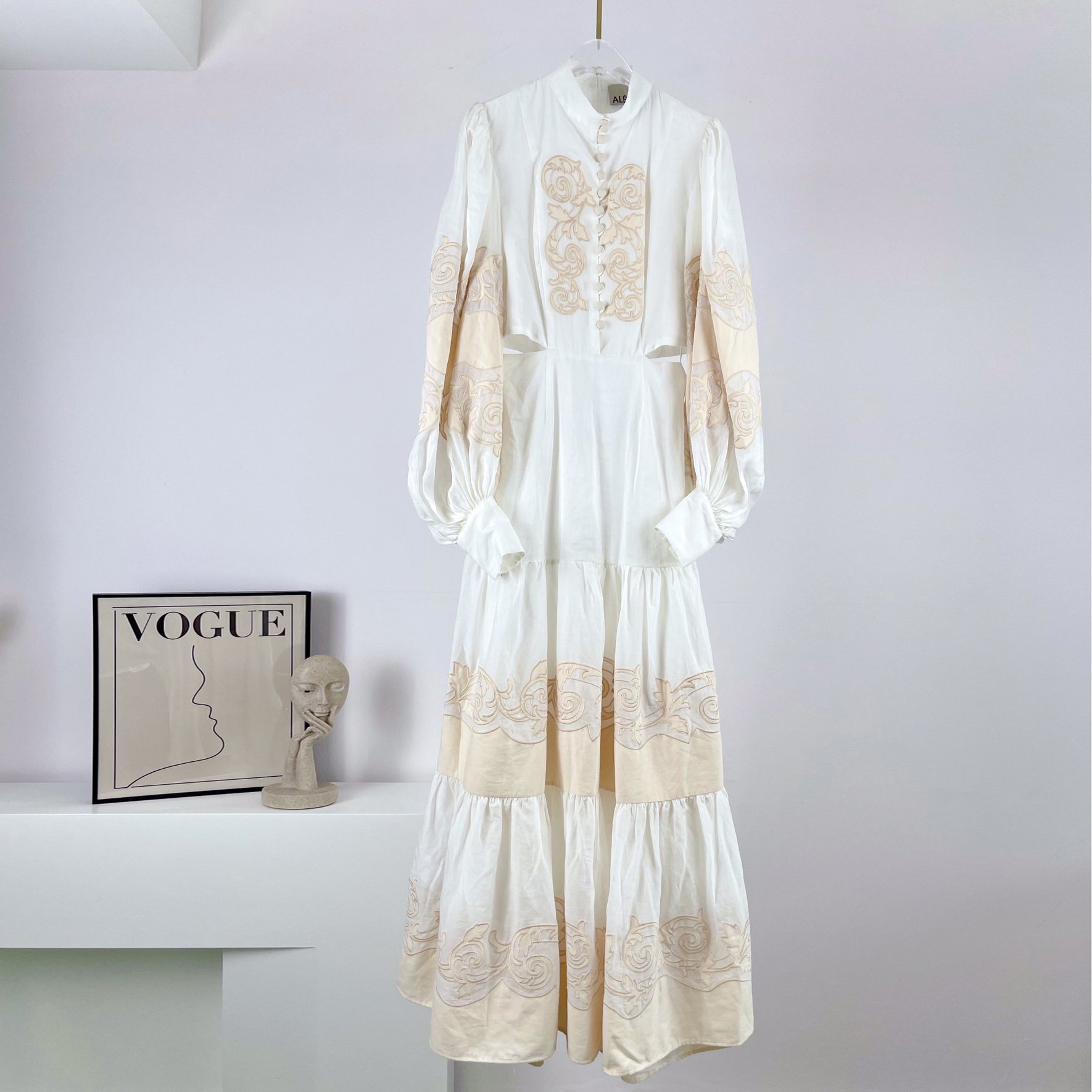 2023 australian designer Fancy dress stand collar lantern sleeve Hollow waist long dress, Ivory
2023 australian designer Fancy dress stand collar lantern sleeve Hollow waist long dress, Ivory