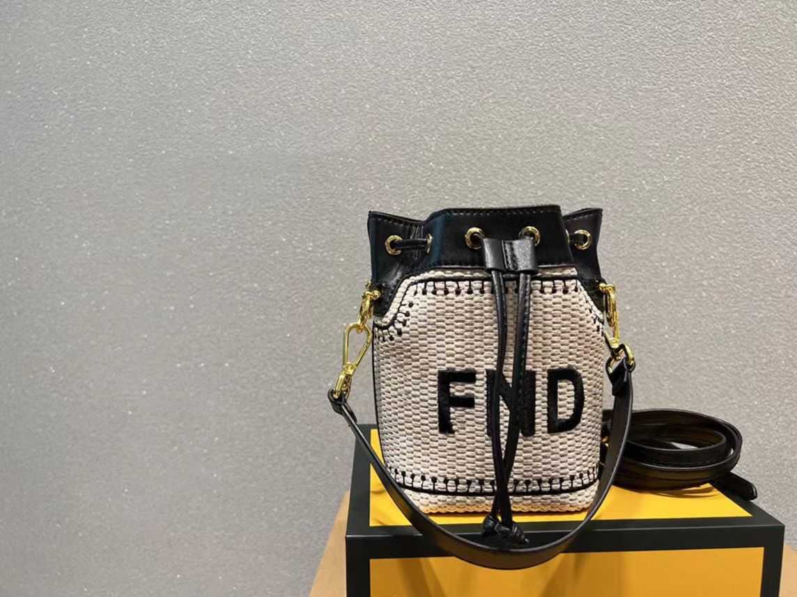 Female Bags 2023 High Quality straw letter drawstring bucket woven wide strap single shoulder messenger bag women Ladies Crossbody Tote Handbags for Women, Straw black
Female Bags 2023 High Quality straw letter drawstring bucket woven wide strap single shoulder messenger bag women Ladies Crossbody Tote Handbags for Women, Straw black