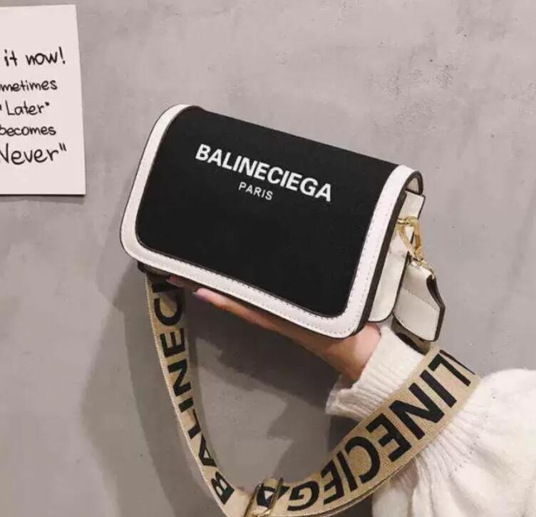 Bag Summer Women Purse and Handbags 2022 New Fashion Casual Small Square Bags Unique Designer Shoulder Messenger Bag, Black
Bag Summer Women Purse and Handbags 2022 New Fashion Casual Small Square Bags Unique Designer Shoulder Messenger Bag, Black