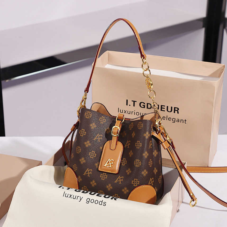 Female Bags 2023 High Quality Autumn Winter Leather Handbag Women's Versatile Small Bucket Single Shoulder Crossbody Bag Ladies Crossbody Tote Handbags for Women, White4
Female Bags 2023 High Quality Autumn Winter Leather Handbag Women's Versatile Small Bucket Single Shoulder Crossbody Bag Ladies Crossbody Tote Handbags for Women, White4
