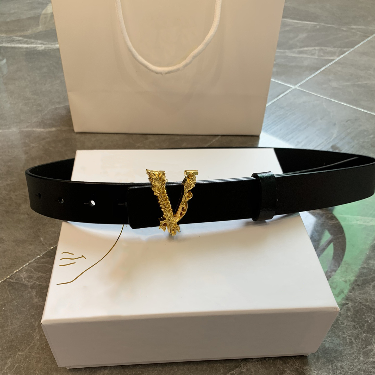 Luxurys women belts designers belt men and women fashion leisure gold buckle Seamless edge luxury trend 7 colors waistband, 2.8cm wide
Luxurys women belts designers belt men and women fashion leisure gold buckle Seamless edge luxury trend 7 colors waistband, 2.8cm wide