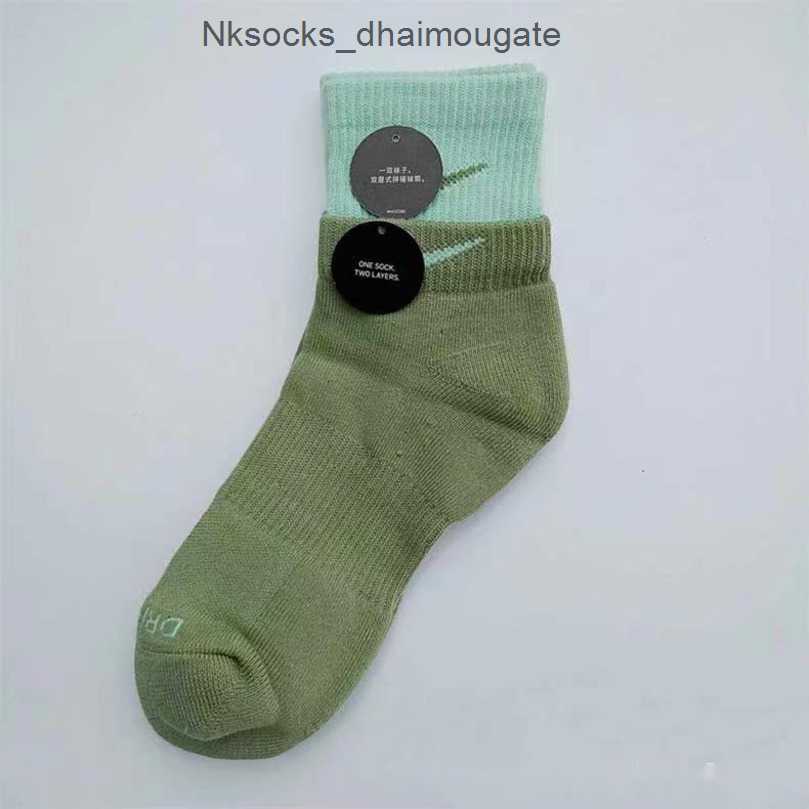 Luxury Men's Fashion Socks Women's Hook Brand Stockings Designers Fake Two Pairs Splicing Women Men Sports Yoga Breathable Stocking Couple's Basketball Sock 4o5d, Long barrel 6
Luxury Men's Fashion Socks Women's Hook Brand Stockings Designers Fake Two Pairs Splicing Women Men Sports Yoga Breathable Stocking Couple's Basketball Sock 4o5d, Long barrel 6