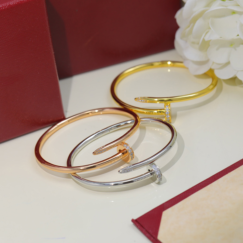 Luxury Designer Bracelet Diamond Bangle Bracelet For Women Classic Studded Bangle Casual Party Gift Jewelry
Luxury Designer Bracelet Diamond Bangle Bracelet For Women Classic Studded Bangle Casual Party Gift Jewelry