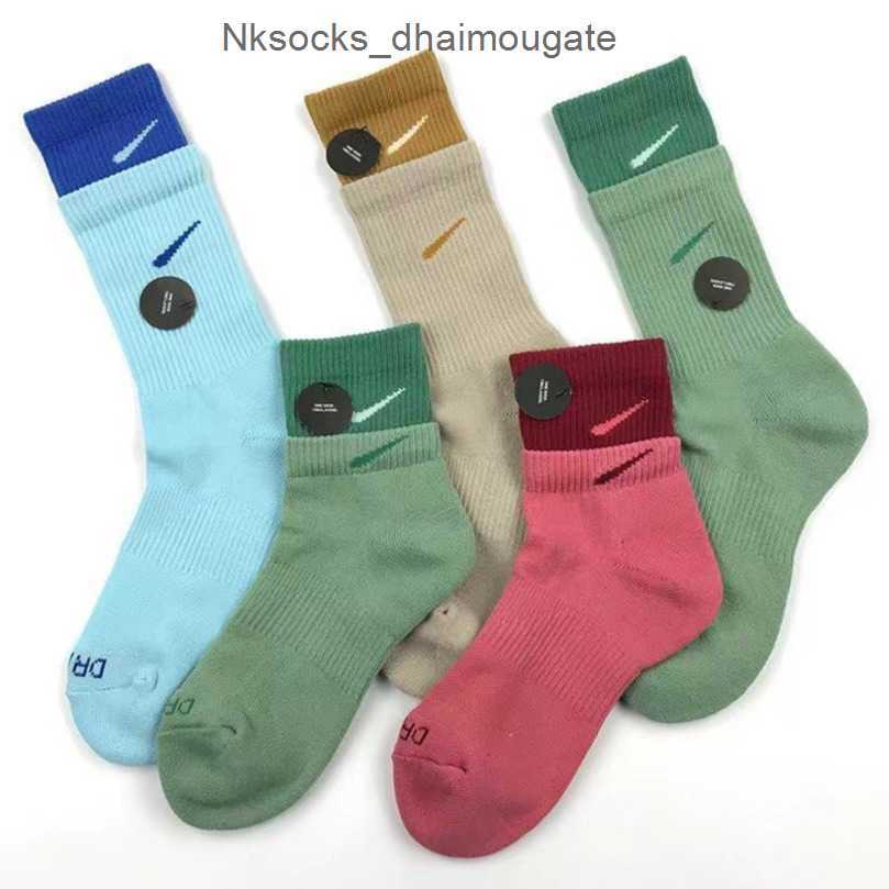 Fashion Men's Luxury Socks Women's Hook Brand Stockings Designers Fake Two Pairs Splicing High Tube Women Men Sports Yoga Breathable Stocking Couple's Sock Senw, Long tube 6
Fashion Men's Luxury Socks Women's Hook Brand Stockings Designers Fake Two Pairs Splicing High Tube Women Men Sports Yoga Breathable Stocking Couple's Sock Senw, Long tube 6