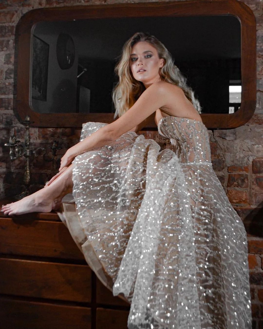 Summer Sequins Wedding Dress A Line Strapless Bridal Gowns Backless Bride Gowns Sparkly Beading Beach Robe