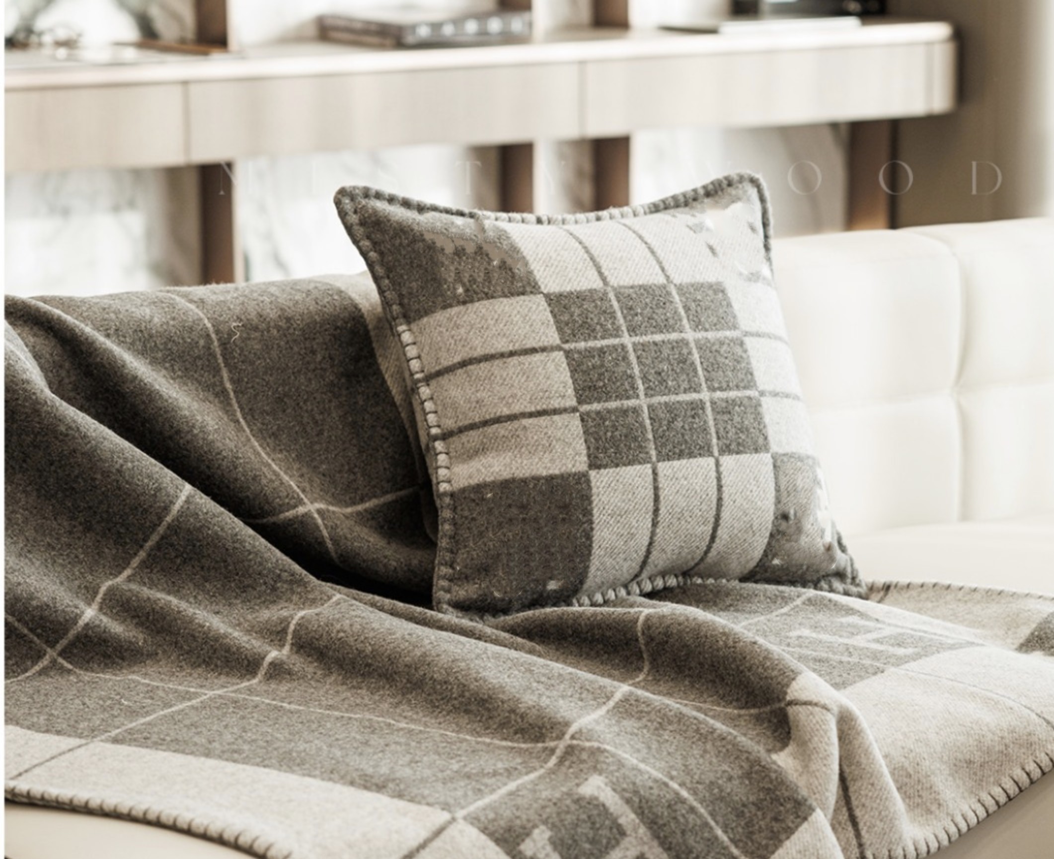 TOP Quailty WOOL Gray H Blankets and Cushion Thick Home Sofa Blanket 130&170cm 50&50CM Selling Big Size Wool lot colors
TOP Quailty WOOL Gray H Blankets and Cushion Thick Home Sofa Blanket 130&170cm 50&50CM Selling Big Size Wool lot colors