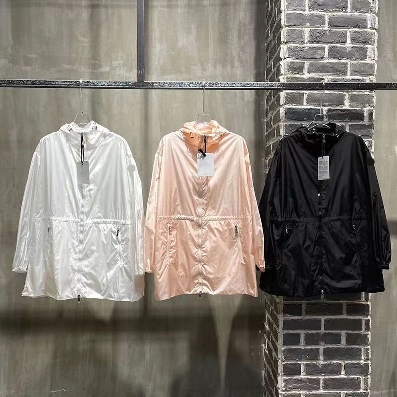 Designer Women Trench Coats medium-length embroidered badges with waist-fitting skirt lace hooded loose casual versatile sunscreen windbreaker coat, Black
Designer Women Trench Coats medium-length embroidered badges with waist-fitting skirt lace hooded loose casual versatile sunscreen windbreaker coat, Black