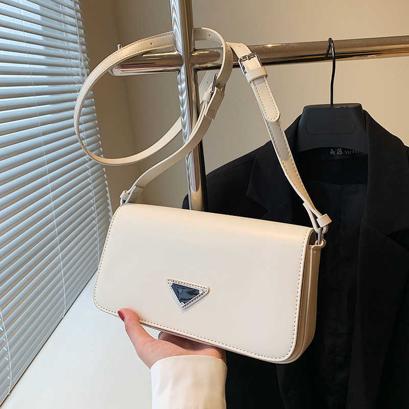 2023 High quality luxury armpit for women new solid color simple net red ocean small square bag, White11
2023 High quality luxury armpit for women new solid color simple net red ocean small square bag, White11