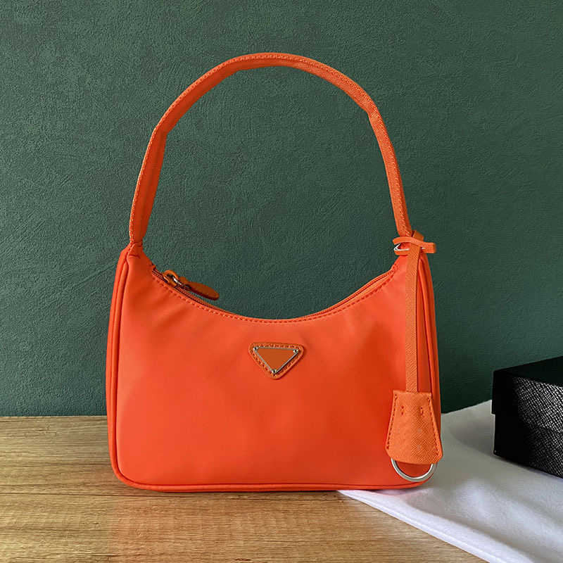 Cross bags Designer Fashion Body Refinement Triangle Meenger Bag Solid Color Simple Nylon tote Chain bag shoulder Luxury Brand Leisure Walle, 25
Cross bags Designer Fashion Body Refinement Triangle Meenger Bag Solid Color Simple Nylon tote Chain bag shoulder Luxury Brand Leisure Walle, 25