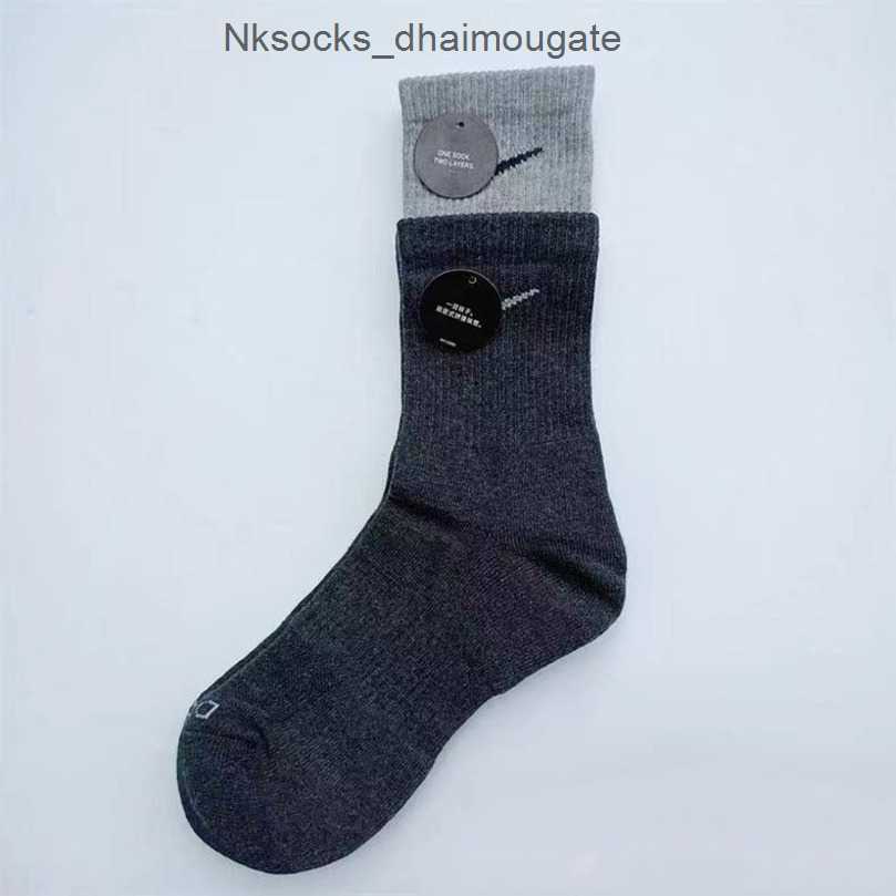 Luxury Fashion Men's Socks Women's Hook Brand Stockings Designers Fake Two Pairs Splicing Women Men Sports Yoga Breathable Stocking Couple's Basketball Sock Weiq, Medium cylinder 5 
Luxury Fashion Men's Socks Women's Hook Brand Stockings Designers Fake Two Pairs Splicing Women Men Sports Yoga Breathable Stocking Couple's Basketball Sock Weiq, Medium cylinder 5