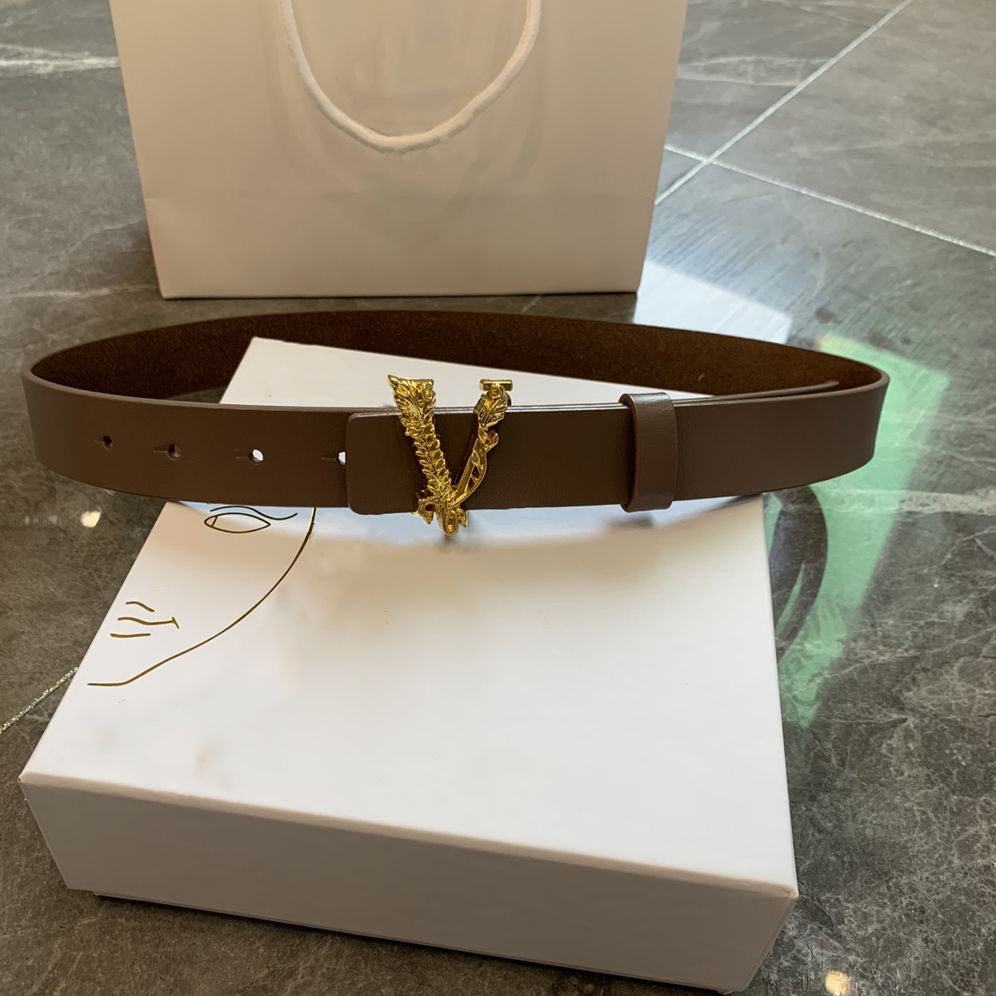 Luxurys women belts designers belt men and women fashion leisure gold buckle Seamless edge luxury trend 7 colors waistband good, 2.8cm wide
Luxurys women belts designers belt men and women fashion leisure gold buckle Seamless edge luxury trend 7 colors waistband good, 2.8cm wide