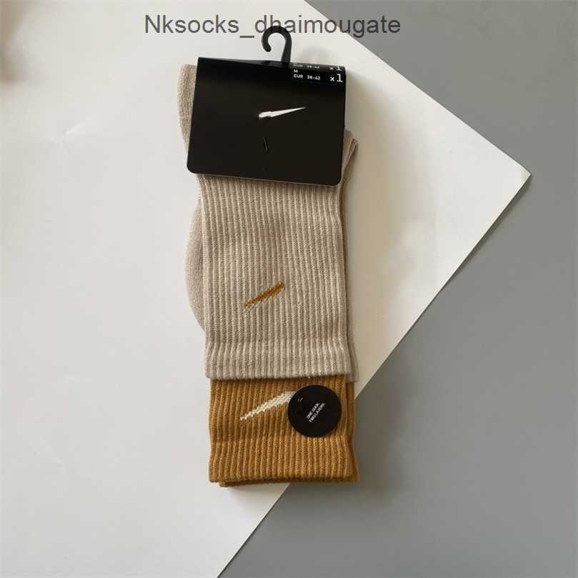 Men's Classic Fashion Socks Women's Hook Brand Stockings Designers Fake Two Pairs Splicing High Tube Women Men Sports Yoga Breathable Stocking Couple's Sock Eenb, Long tube 6
Men's Classic Fashion Socks Women's Hook Brand Stockings Designers Fake Two Pairs Splicing High Tube Women Men Sports Yoga Breathable Stocking Couple's Sock Eenb, Long tube 6