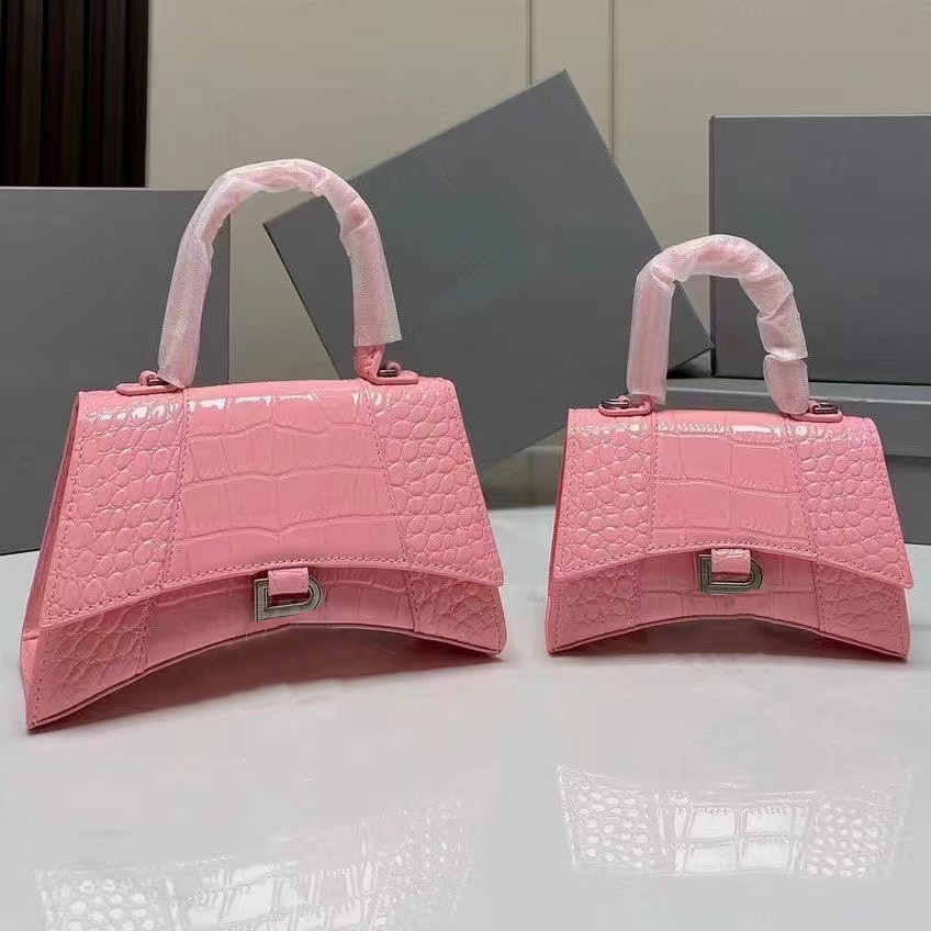 Top Hourglass Bag Designer Shoulder Handbag Women's Leather Handheld Flip Lipstick Mobile phone Wallet Classic vintage crocodile print crossbody bag, 19 nude powder
Top Hourglass Bag Designer Shoulder Handbag Women's Leather Handheld Flip Lipstick Mobile phone Wallet Classic vintage crocodile print crossbody bag, 19 nude powder