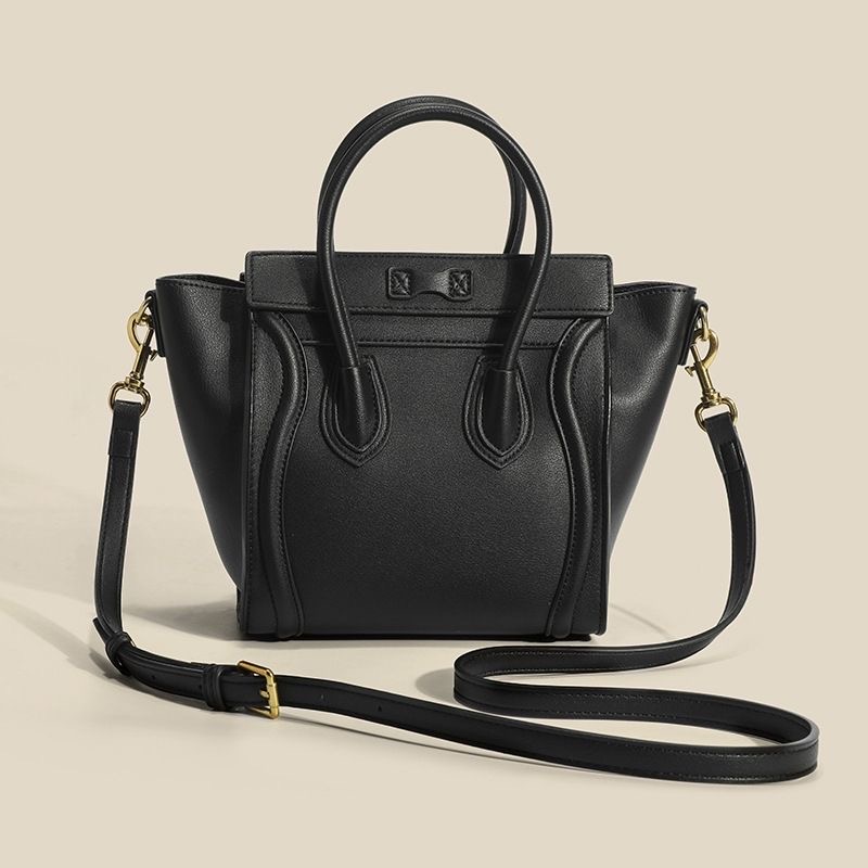 7A Top Quality Fashion One Shoulder Bag Handbag Smiley Face Bag Tote Luxury Designer Bag Women brand Leather Size Capacity purse casual shopping, Black
7A Top Quality Fashion One Shoulder Bag Handbag Smiley Face Bag Tote Luxury Designer Bag Women brand Leather Size Capacity purse casual shopping, Black