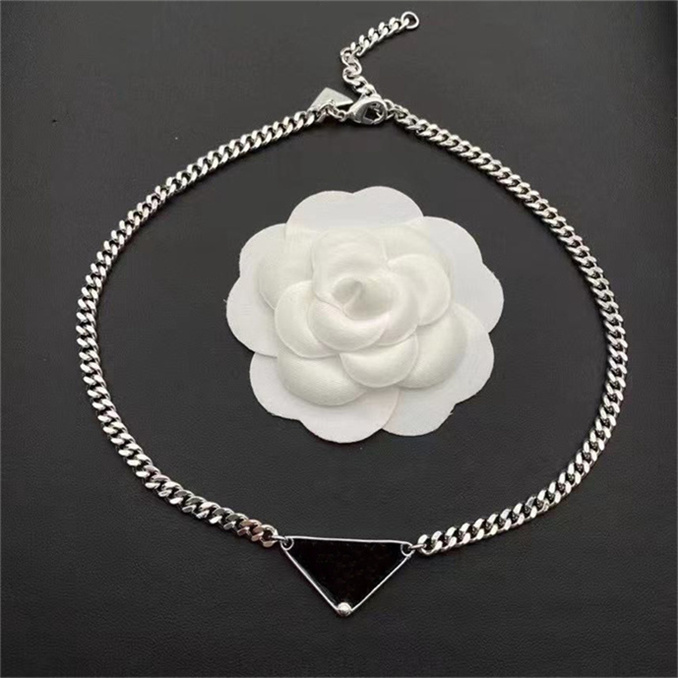 Inverted triangle pendant designer necklace mens womens luxury jewelry fashion silver gold chain charm lovers rugby baseball fashion heart necklace jewellery
Inverted triangle pendant designer necklace mens womens luxury jewelry fashion silver gold chain charm lovers rugby baseball fashion heart necklace jewellery