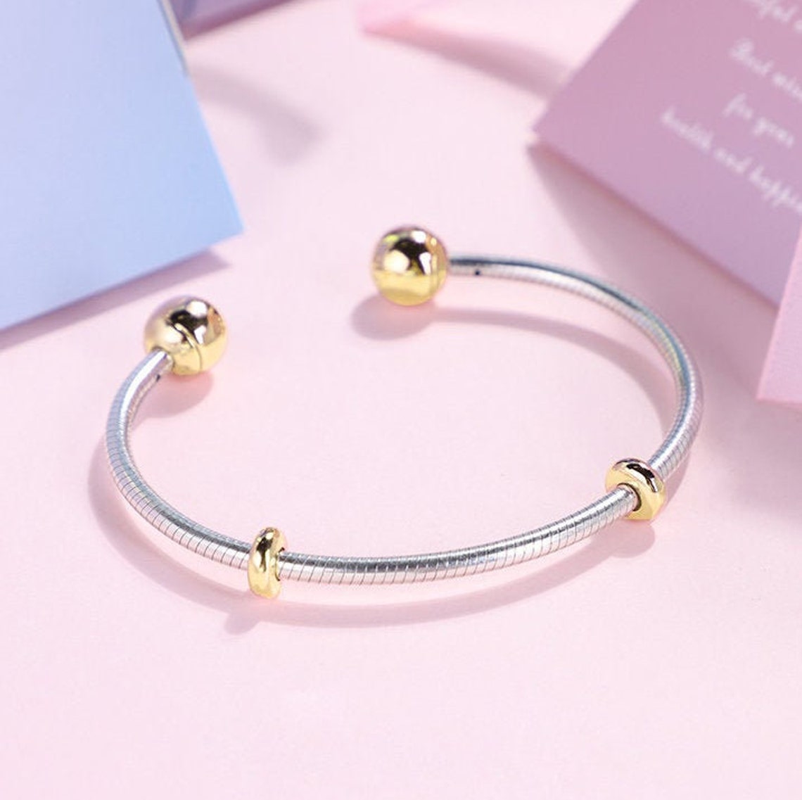 925 Sterling Silver Open Snake Bangle Bracelet with Gold Plated Ball Fits European Pandora Jewelry Charm
925 Sterling Silver Open Snake Bangle Bracelet with Gold Plated Ball Fits European Pandora Jewelry Charm