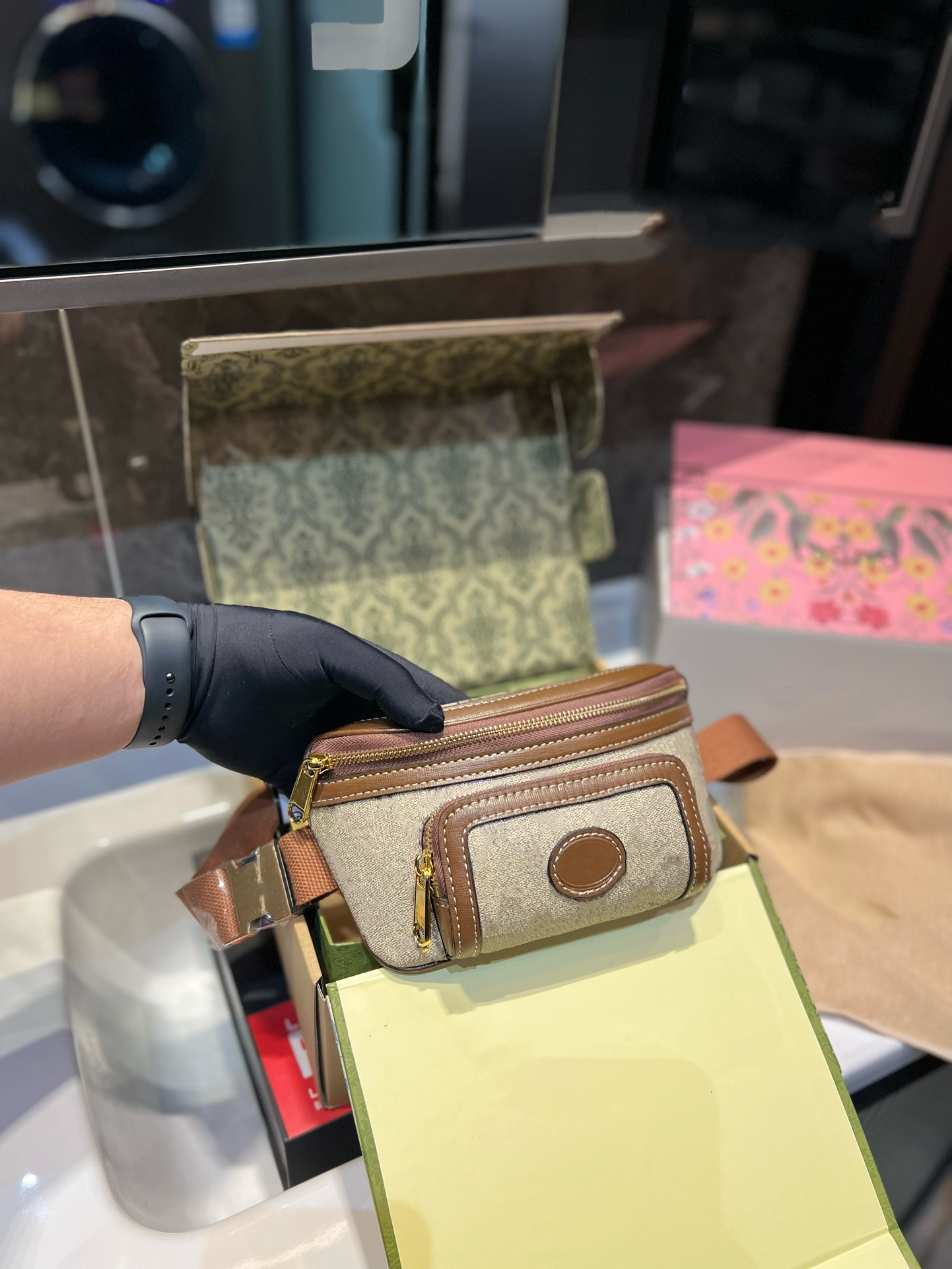 2023 new Luxury Designer BUMBAG ToteS Waist Bag Crossbody Leather Fashion Bag Tote Women's Purse Pocket Handbag
2023 new Luxury Designer BUMBAG ToteS Waist Bag Crossbody Leather Fashion Bag Tote Women's Purse Pocket Handbag